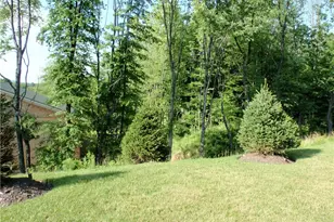 325 Broadstone Dr, Adams Township, PA 16046 - Photo 12