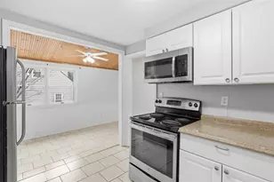 2012 Pleasant St, Bethel Park, PA 15102 - Photo 10