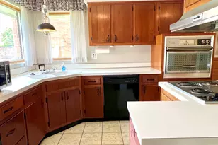 322 Constitution Ave, West Mifflin, PA 15122 - Photo 8