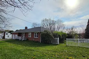 512 Ridgeway Ave, Grove City Boro, PA 16127 - Photo 2