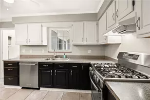1090 Lakemont Dr, Pittsburgh, PA 15243 - Photo 8