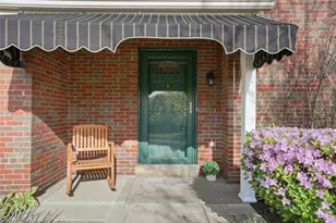 1816 Vollmer Dr, Pittsburgh, PA 15116 - Photo 4