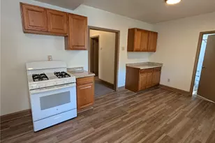 520 W Pike St, Meadowlands, PA 15347 - Photo 4