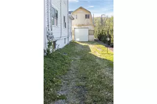 524 W Pike St, Meadowlands, PA 15347 - Photo 4