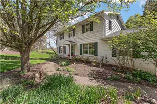8290 Bramble Ln, Pittsburgh, PA 15237 - Photo 2