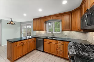 8290 Bramble Ln, Pittsburgh, PA 15237 - Photo 14