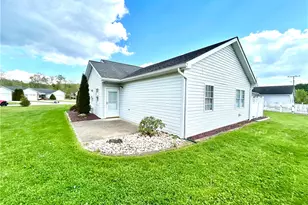 201 Wimbledon Dr, Mount Pleasant Township, PA 15666 - Photo 4