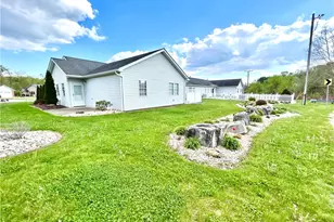 201 Wimbledon Dr, Mount Pleasant Township, PA 15666 - Photo 6