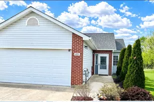 201 Wimbledon Dr, Mount Pleasant Township, PA 15666 - Photo 2