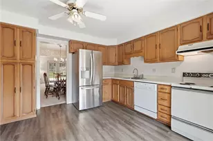 670 Woodcrest Dr, Robinson Twp, PA 15205 - Photo 16
