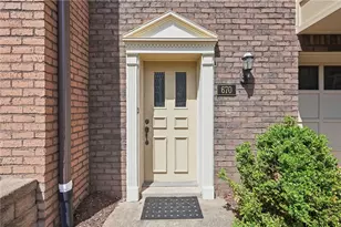 670 Woodcrest Dr, Robinson Twp, PA 15205 - Photo 6