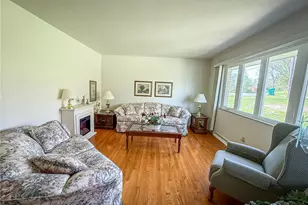 135 Mar Vel Dr, Center Township, PA 16001 - Photo 4