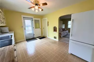 310 Oakland Ave, Grove City Boro, PA 16127 - Photo 10