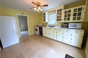 310 Oakland Ave, Grove City Boro, PA 16127 - Photo 8