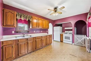 2206 Delaware Ave, New Castle, PA 16105 - Photo 4