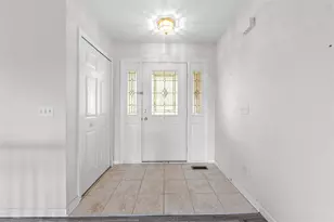 2408 Briarhill Ct, White Oak, PA 15131 - Photo 4