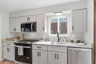 37 Pontiac Rd, Bethel Park, PA 15241 - Photo 12