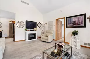 1108 Timberwood Dr, Chippewa Township, PA 15010 - Photo 10