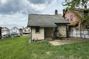 1015 Washington St, Farrell, PA 16121 - Photo 4
