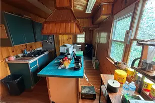 1015 Washington St, Farrell, PA 16121 - Photo 12