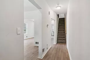 602 Division St, Jeannette, PA 15644 - Photo 2