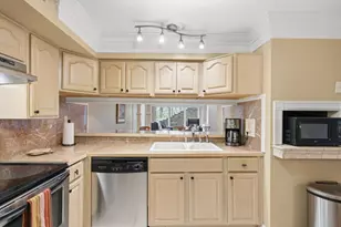 4007 Charlemagne Cir, Ross Twp, PA 15237 - Photo 10