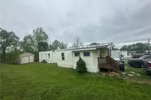 346 Calico Ln, Jeannette, PA 15644 - Photo 2