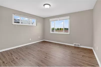 3220 Overlook Dr, Liberty Boro, PA 15133 - Photo 14