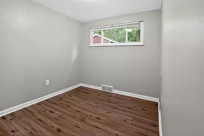 3220 Overlook Dr, Liberty Boro, PA 15133 - Photo 12