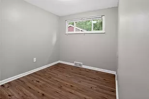 3220 Overlook Dr, Liberty Boro, PA 15133 - Photo 12
