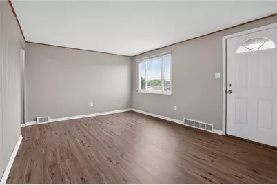 3220 Overlook Dr, Liberty Boro, PA 15133 - Photo 4