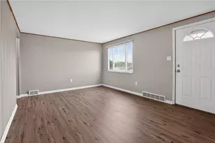 3220 Overlook Dr, Liberty Boro, PA 15133 - Photo 4