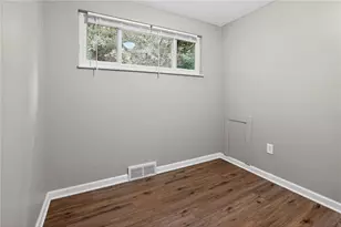 3220 Overlook Dr, Liberty Boro, PA 15133 - Photo 10