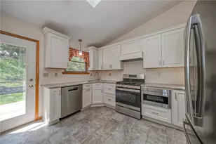 1479 Greendale Dr, Pittsburgh, PA 15239 - Photo 8