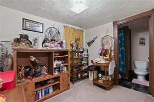 402 N 4th St, Youngwood, PA 15697 - Photo 10