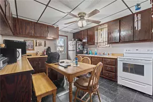 402 N 4th St, Youngwood, PA 15697 - Photo 14