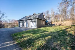 550 Locust Valley Rd, Hempfield Township, PA 15601 - Photo 6