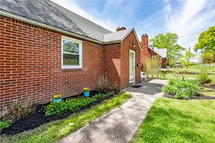 19 Locust Ln, Pittsburgh, PA 15241 - Photo 2