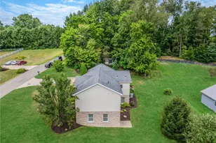 117 Hillcrest Rd, Penn Township, PA 16053 - Photo 2