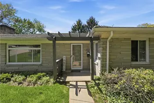462 Greenhurst Dr, Pittsburgh, PA 15243 - Photo 2