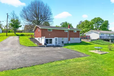 1142 W Laurel Cir, Mount Pleasant Township, PA 15666 - Photo 8