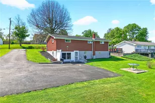 1142 W Laurel Cir, Mount Pleasant Township, PA 15666 - Photo 8