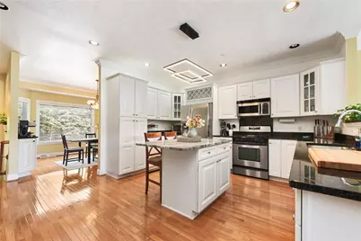 115 Saint Charles Ct, Pittsburgh, PA 15238 - Photo 2