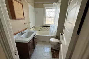 419 Bartram Ave, New Castle, PA 16101 - Photo 16