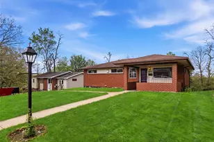 425 Fieldstone Dr, Monroeville, PA 15146 - Photo 2