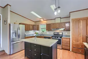 123 Merle Ln, Scott Township, PA 16101 - Photo 6