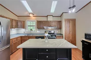 123 Merle Ln, Scott Township, PA 16101 - Photo 12