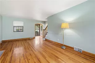 2378 Jenkinson Dr, Pittsburgh, PA 15237 - Photo 8