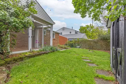 344 Springwood Dr, Pittsburgh, PA 15147 - Photo 22
