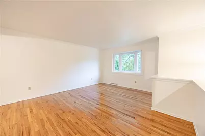 344 Springwood Dr, Pittsburgh, PA 15147 - Photo 2